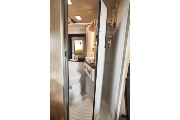 Summit 600 Plus. fourgon Pössl Summit 600 Plus