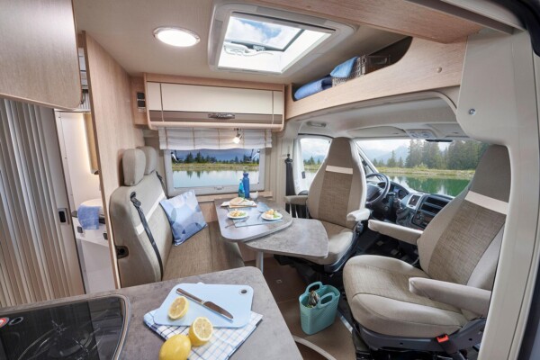 Summit 600 Plus. fourgon Pössl Summit 600 Plus