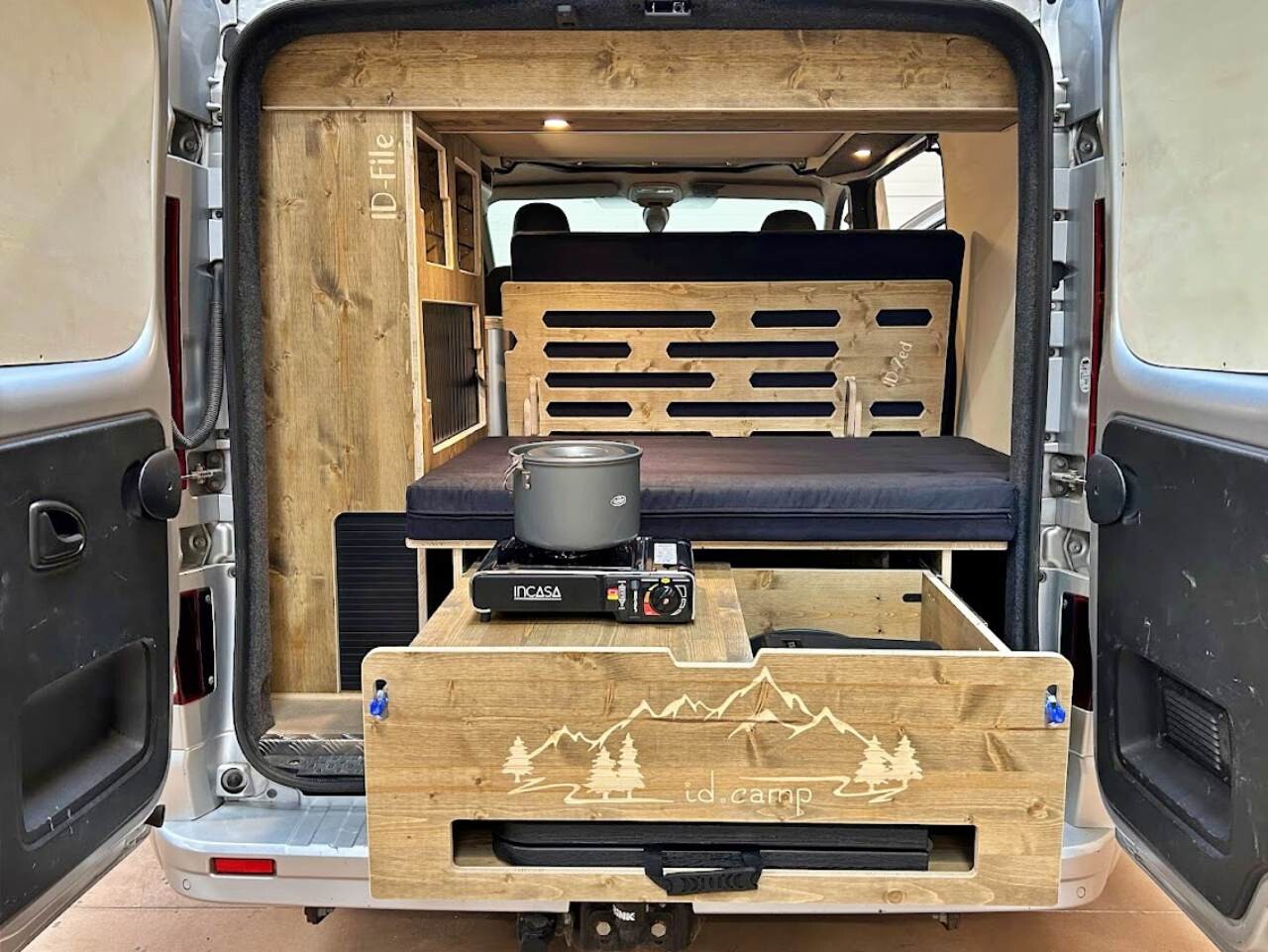 Le grand tiroir arrière.