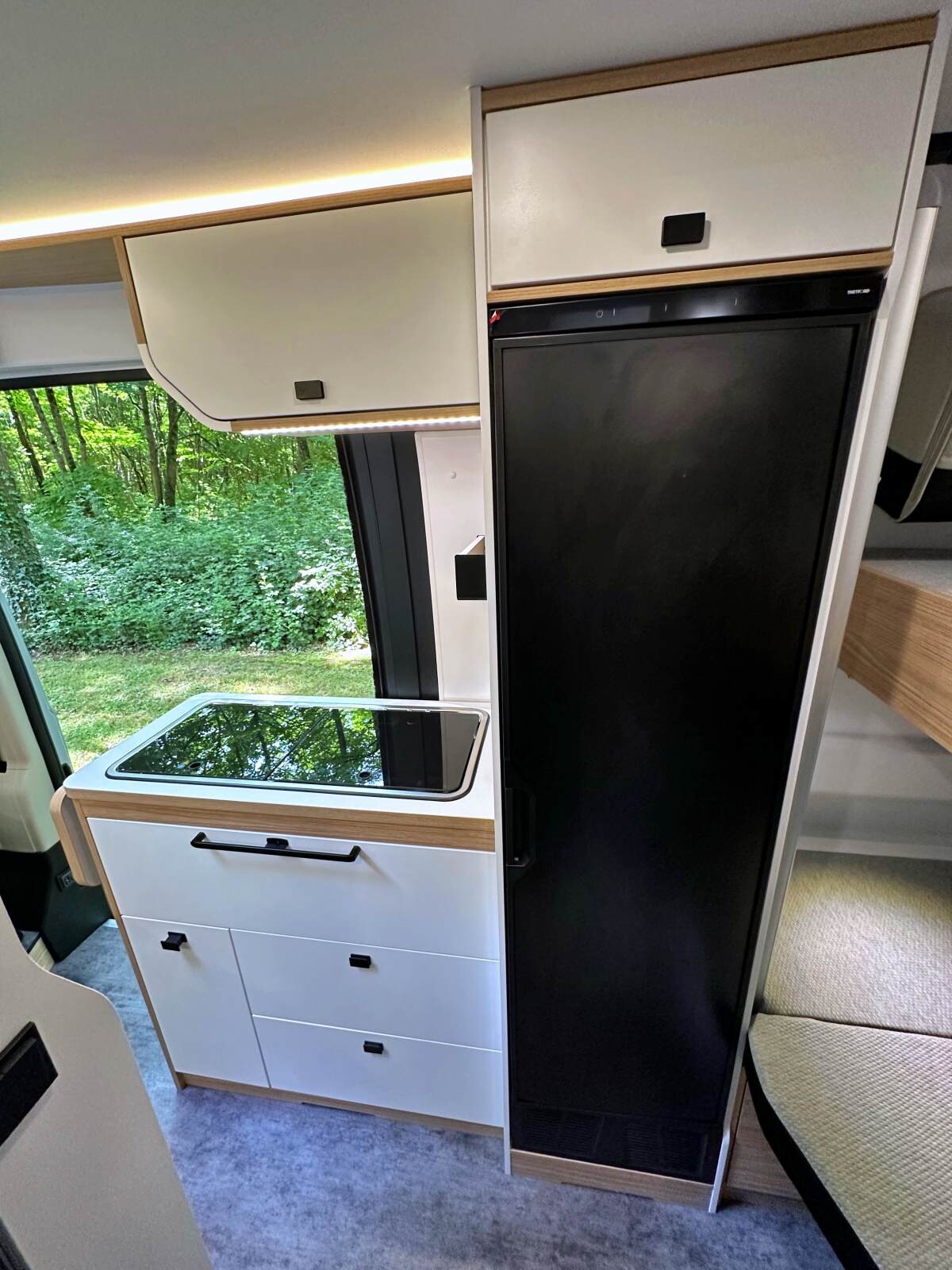 Pilote offre le choix d'un frigo 90 L ou 138 L.