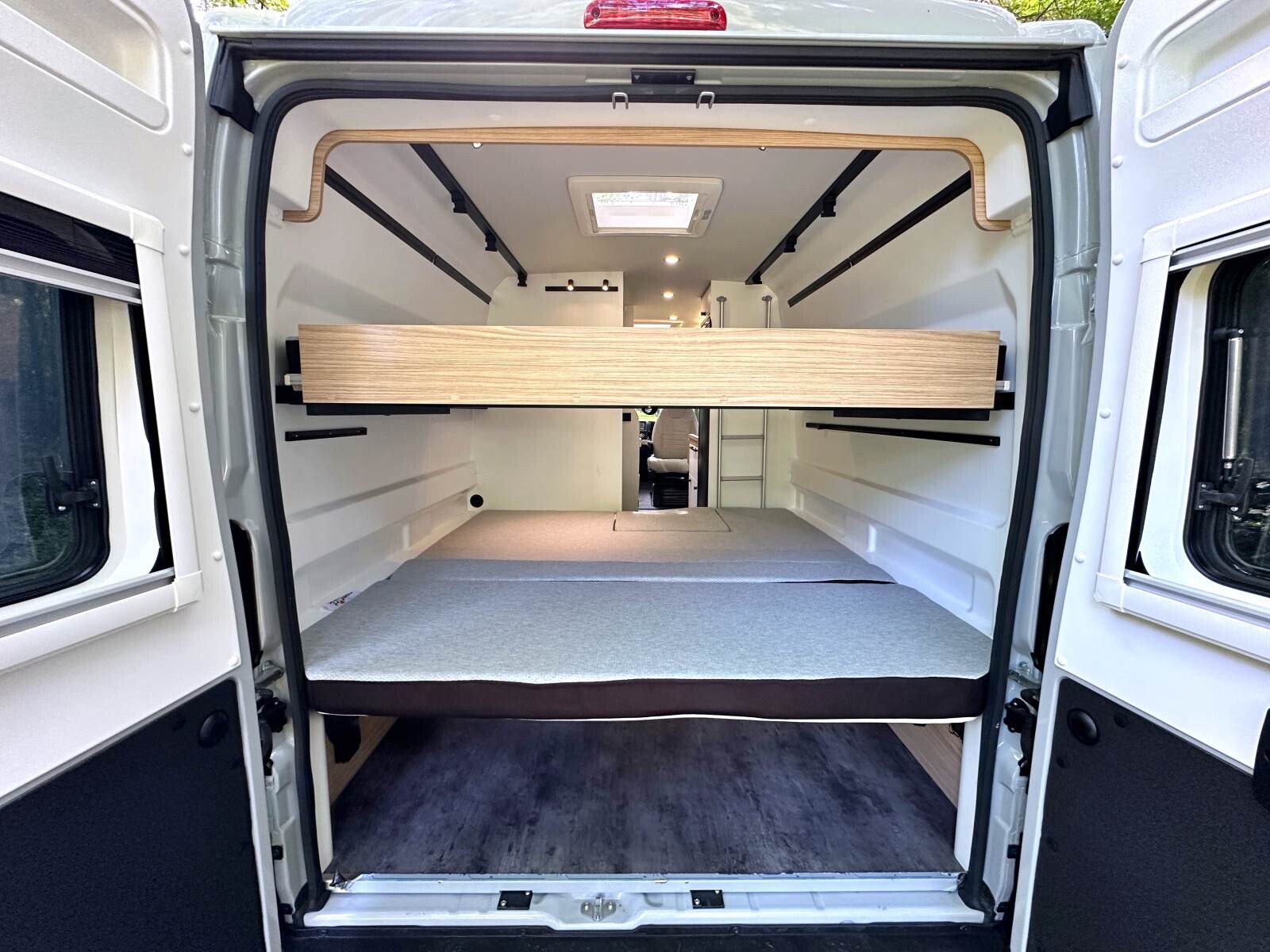 Le V630S accueille quatre couchages sur matelas Bultex de qualité.