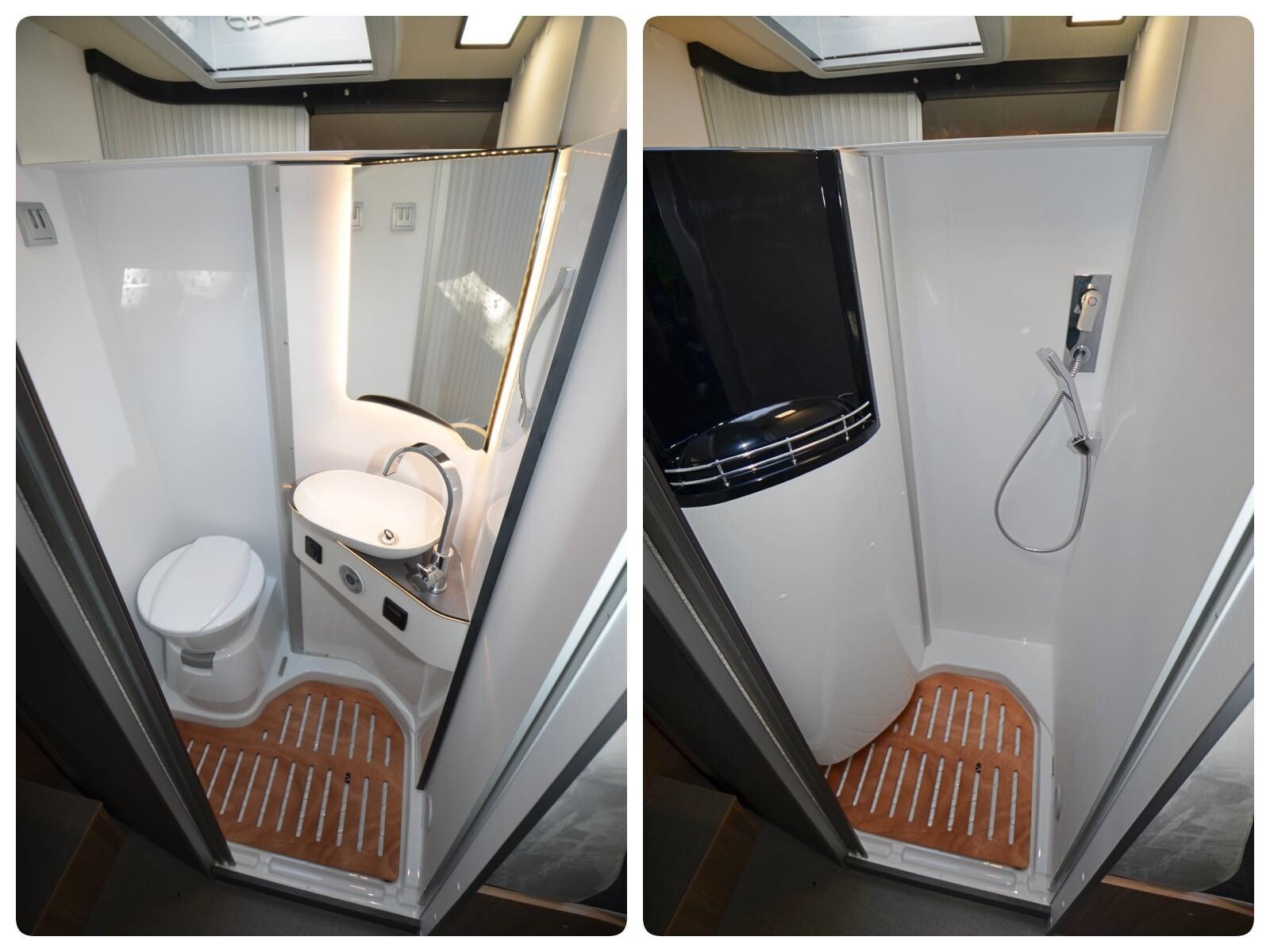 Pössl Summit 600 French Edition. Système vario pour le cabinet de toilette. La dotation French Edition inclut le caillebotis ainsi qu'une baie (encore non installée sur ce modèle de présentation).