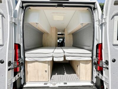 Clever Vans Runner 636 - Le seule modèle de 6,36 m de la gamme a la particularité de proposer des lits jumeaux placés bas.