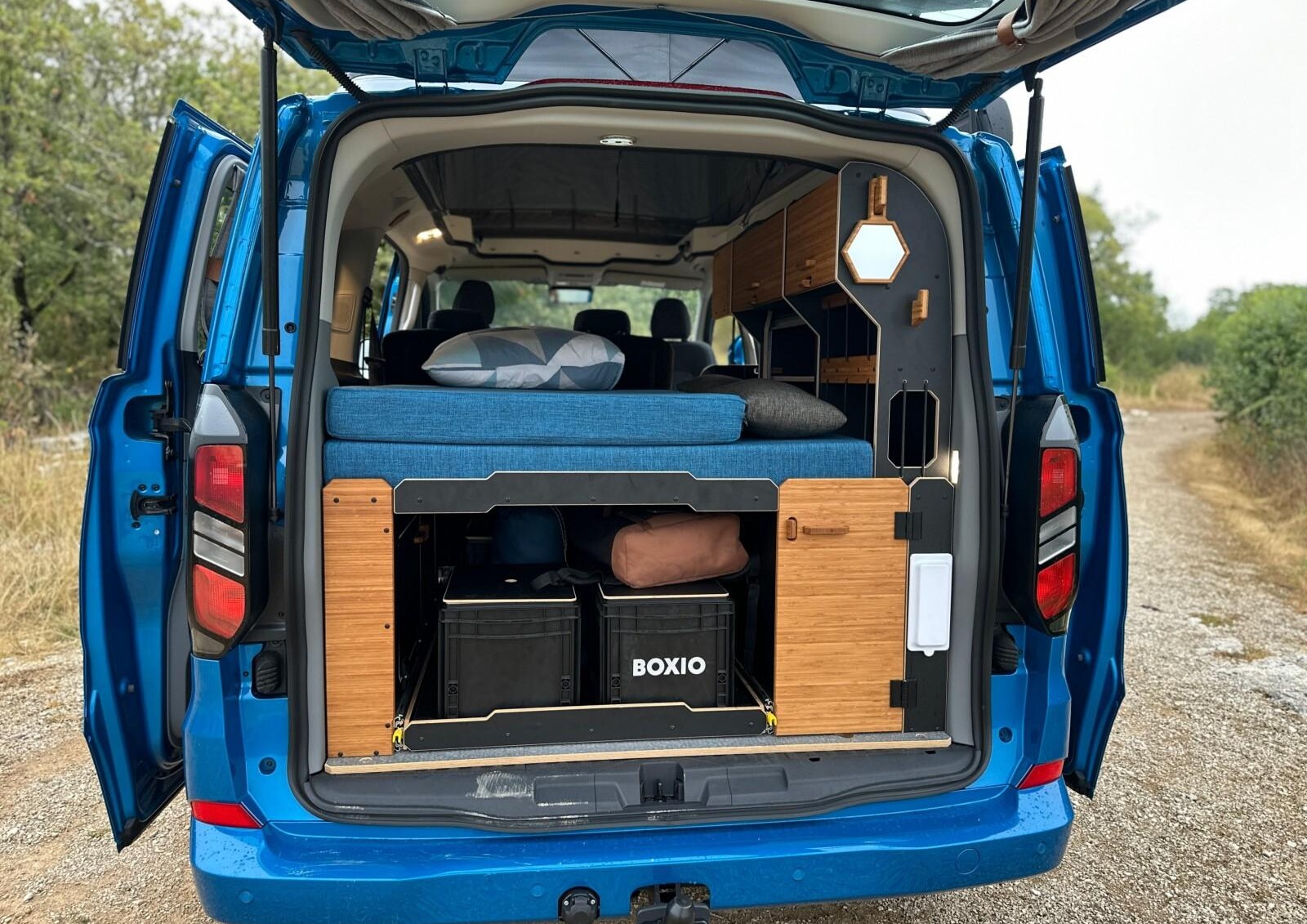 La plate-forme est capable de supporter jusqu’à 220 kg de charge.