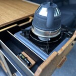 Signature Van Mania, le couteau suisse intégré à la cuisine.