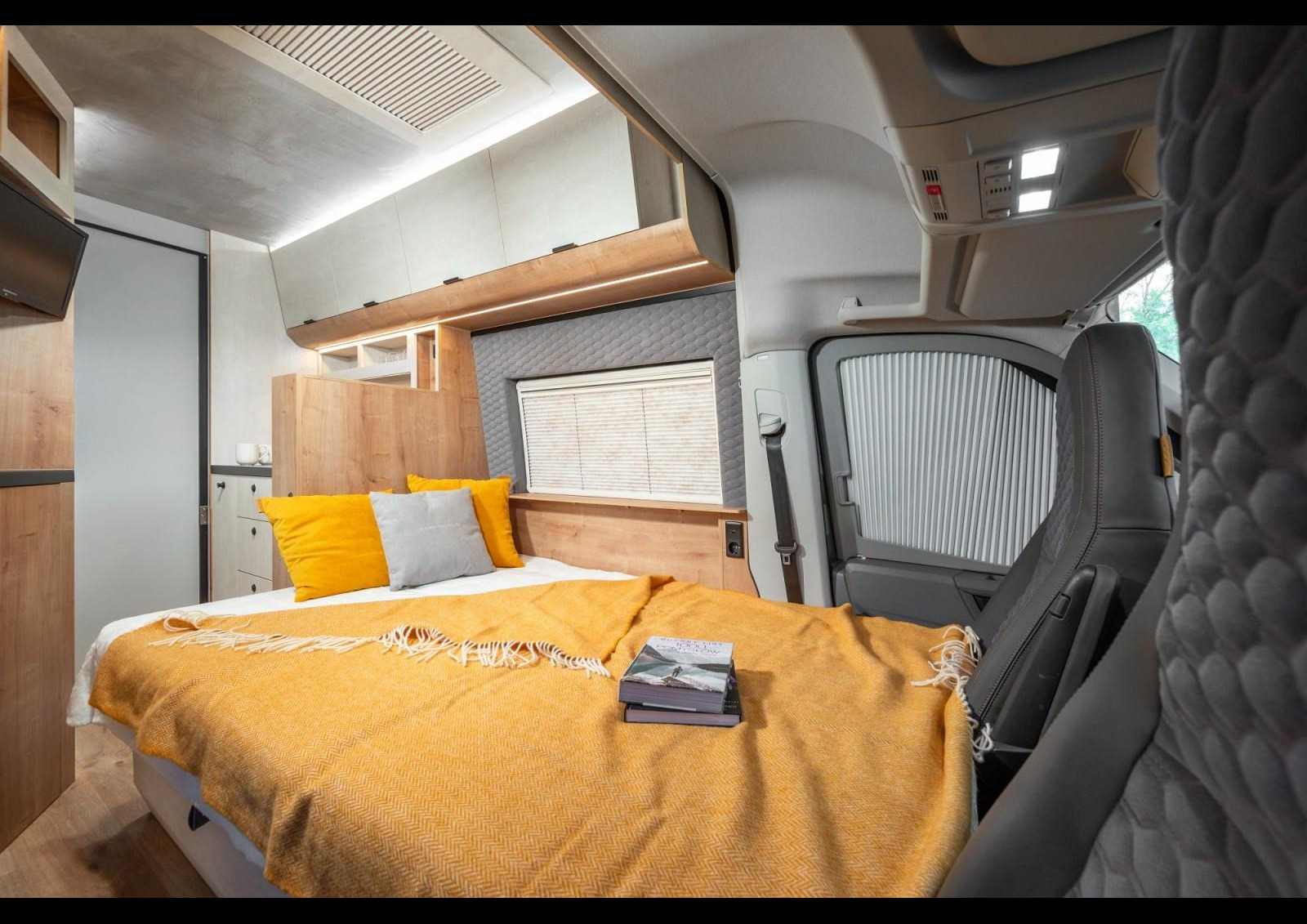 Globe-Traveller Falcon XS
