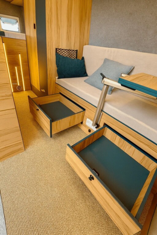 INTI VAN - Aménagement premium à la carte sur Volkswagen Crafter de 7 mètres de long.