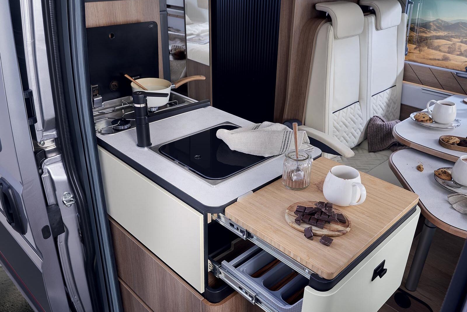 Campérêve Megallan 746 Saphir cuisine fourgon Campérêve Magellan 746 Saphir