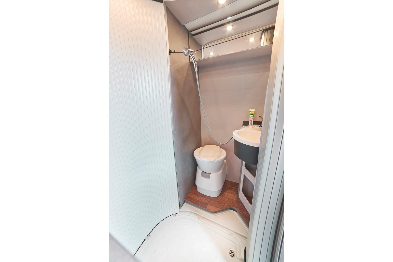 Pössl Summit Shine 640 salle de bain fourgon Pössl Summit Shine 640R