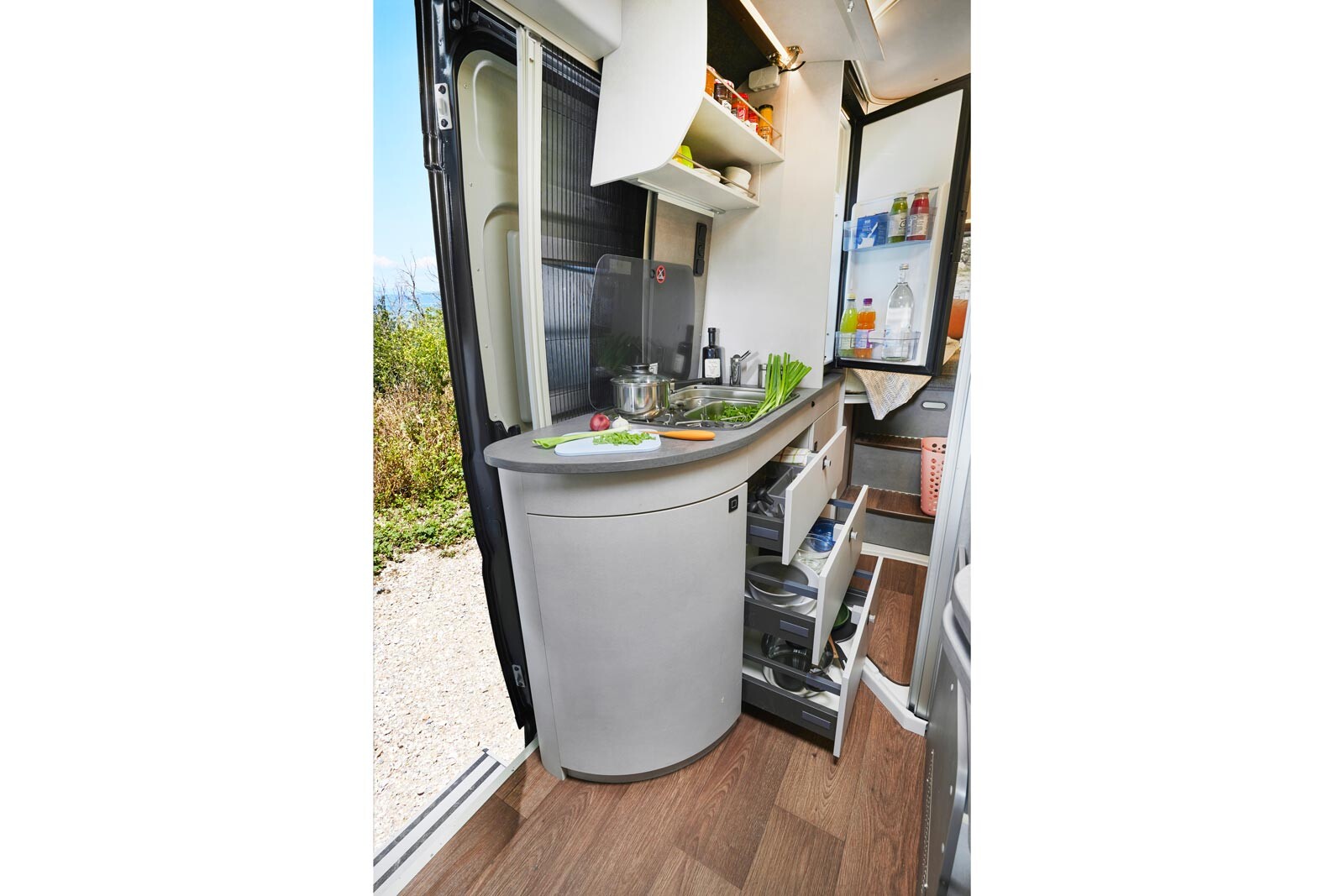 Pössl Summit Shine 640 cuisine fourgon Pössl Summit Shine 640R