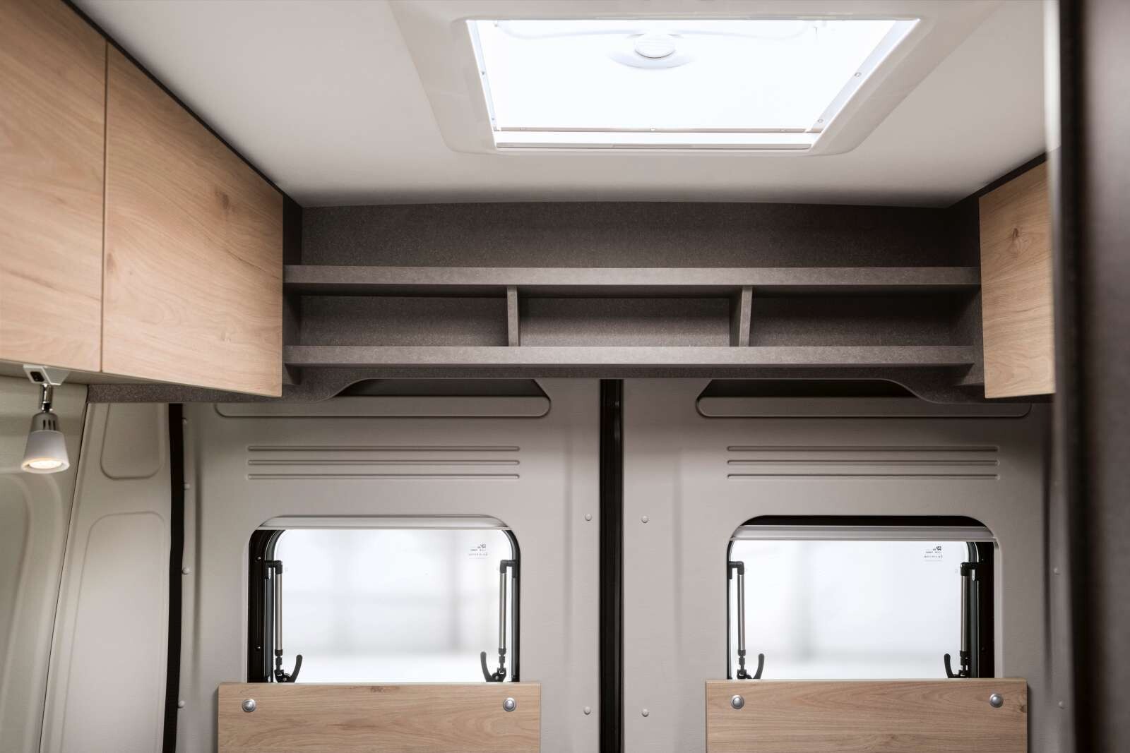 Chambre lumineuse aux finitions soignées