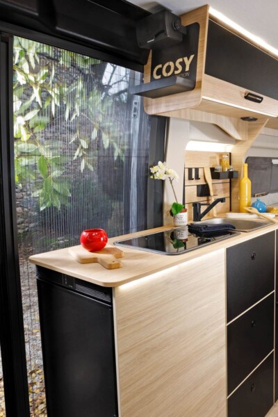 Après le transfert du frigo à l'avant, l'impression d'espace domine.