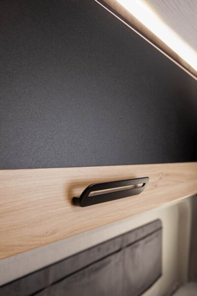 Nouveau mobilier bi-colore aux lignes sobres fourgon Challenger