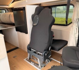 A partir de la version 4 places, les configurations sont multiples grâce aux sièges amovibles. fourgon aménagé Renault Trafic