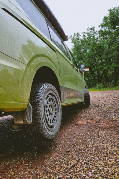 Le nouveau Transporter, chaussé de pneus Loder AT1 255/75.