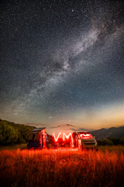 Moment suspendu sous la voie lactée.