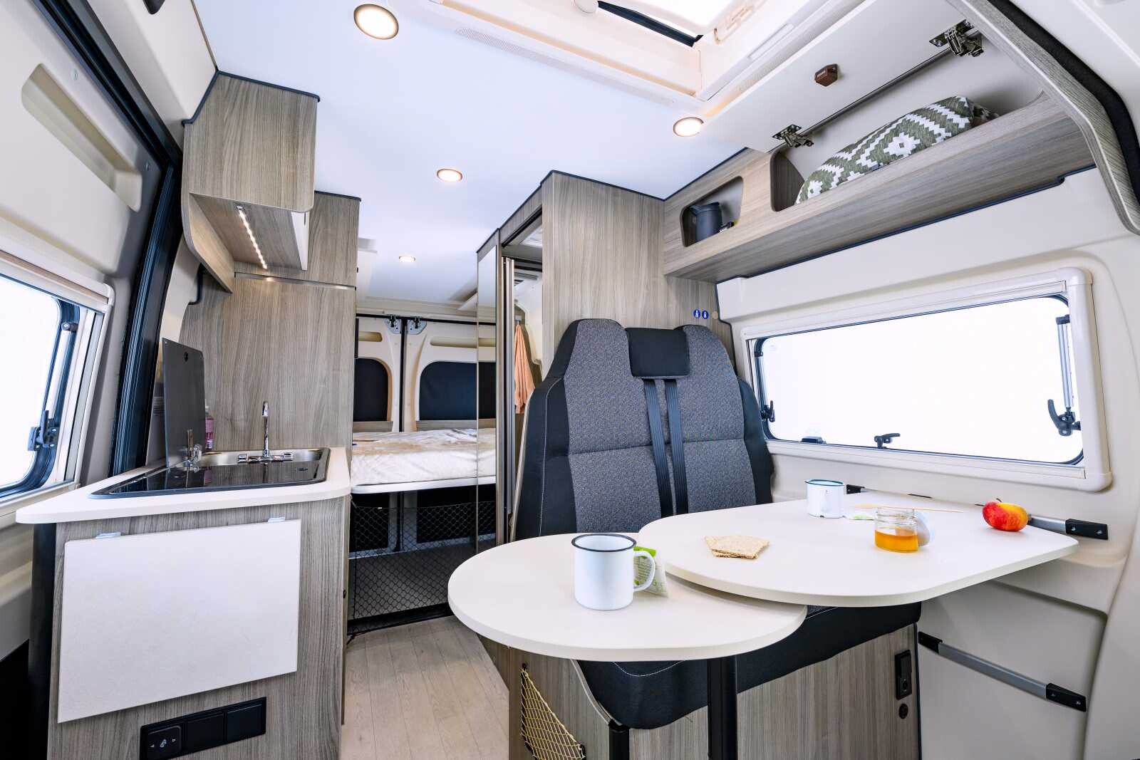 La banquette face route porte à quatre le nombre de places carte grise.