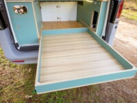 Dans la soute, une plateforme coulissante sera disponible en option. D'autres configurations seront également possibles.