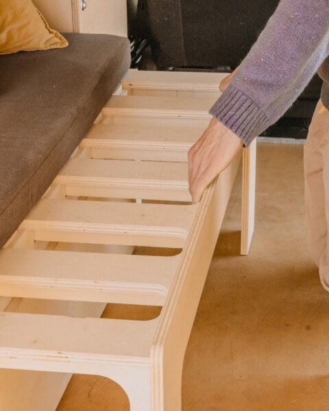 Même pour les véhicules format ludospace, Simple Vans a la solution. Ici avec le kit Weekender.