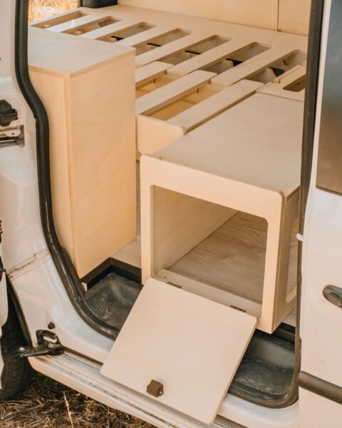 Même pour les véhicules format ludospace, Simple Vans a la solution. Ici avec le kit Weekender.