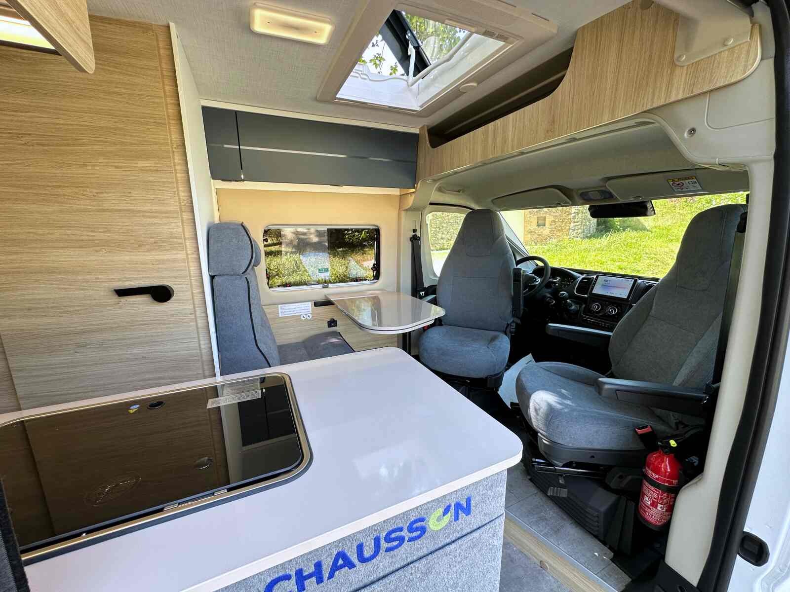 Les versions Road Line des fourgons Chausson et Road Edition des fourgons Challenger, afficheront les tarifs les plus accessibles de leurs catalogues respectifs.