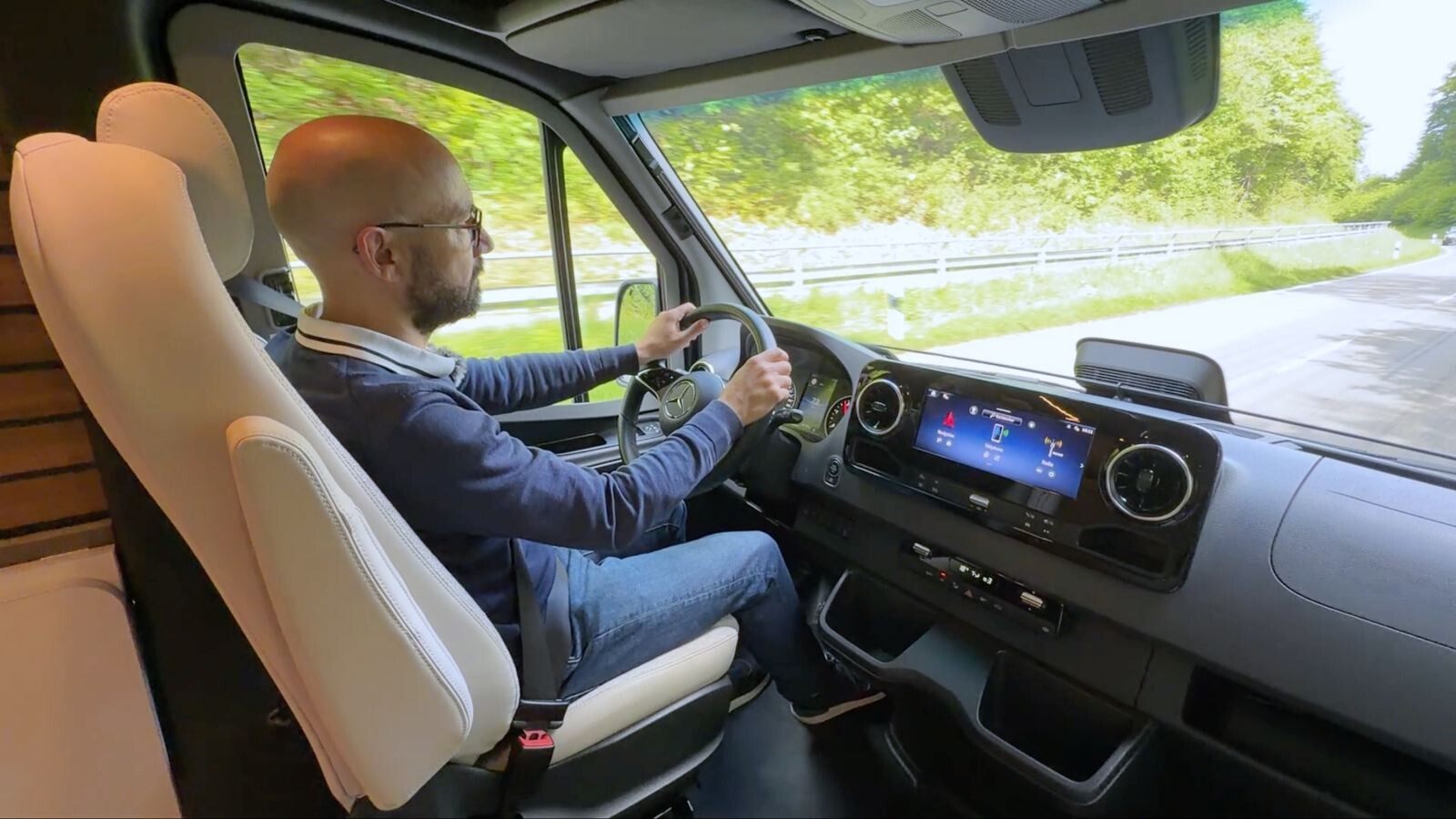 Au volant du Mercedes Sprinter, on pilote son Grand Canyon S Xperience dans un confort irréprochable et un environnement technologique de haut vol.