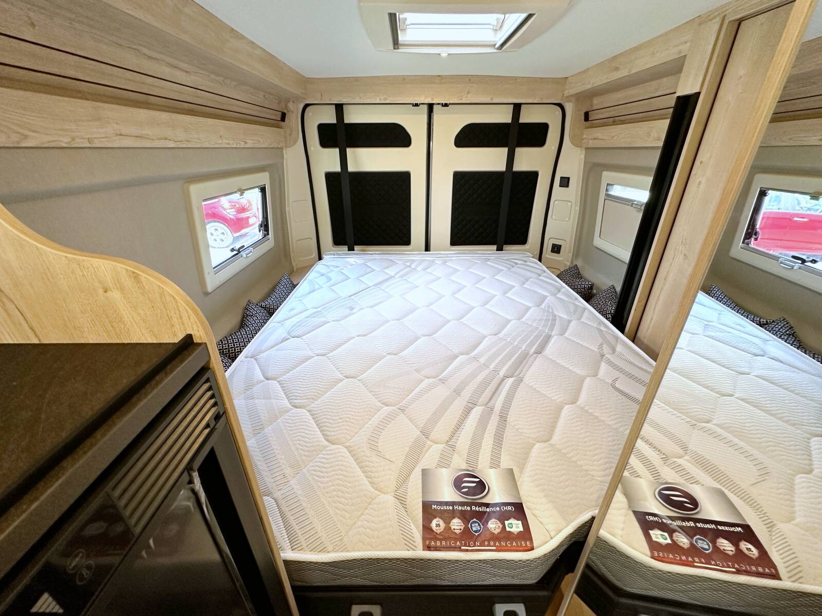 Le lit de pavillon se règle électriquement à la hauteur souhaitée.