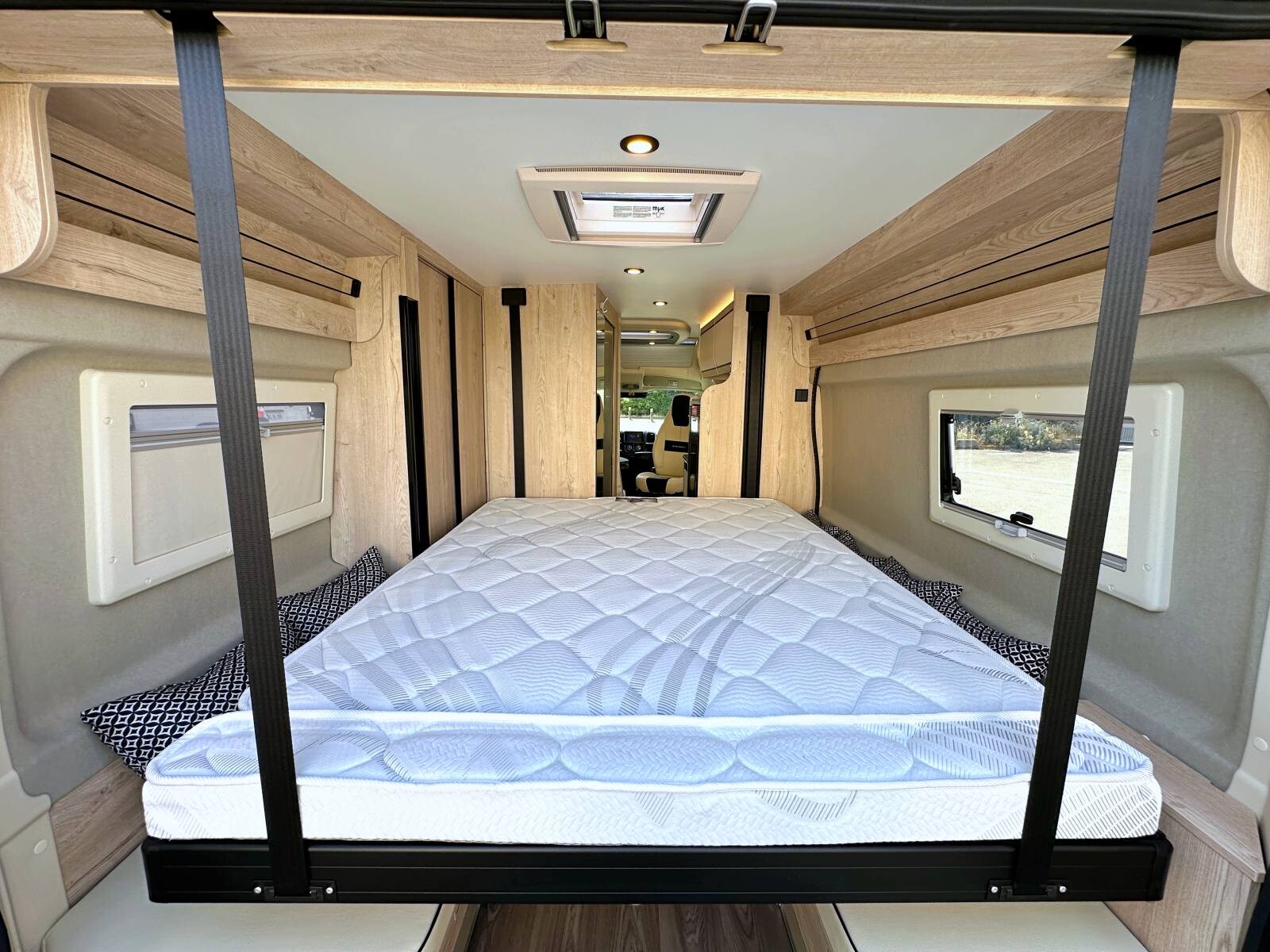 Les matelas des Black Pearl sont conçus en mousse Evoluflex à base de soja, garnissage hypoallergénique. Leur densité de 35 kg/m2 et leur 16 cm d’épaisseur leur conférent un confort absolu.