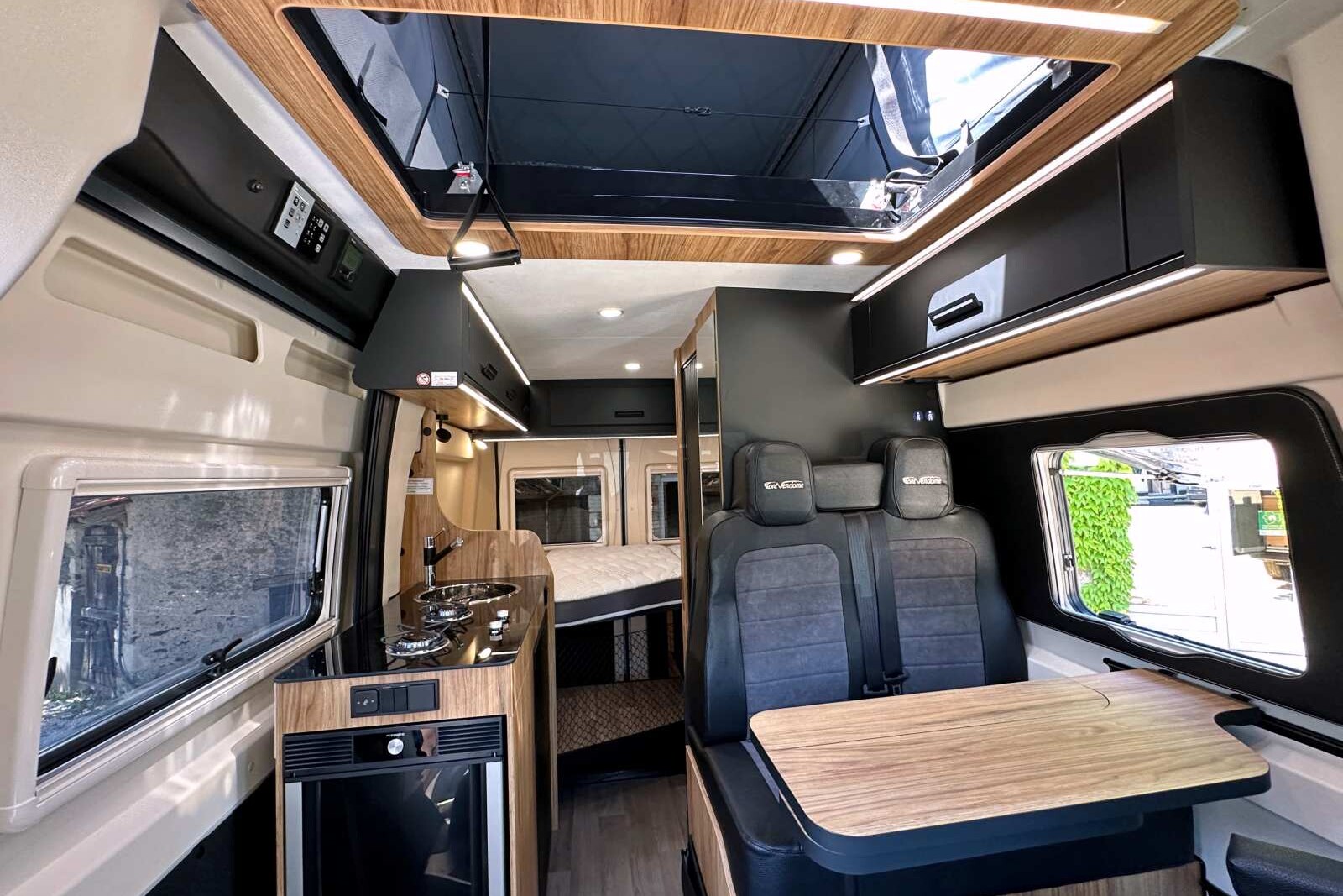 L'intérieur du Font Vendôme Rando Camp.