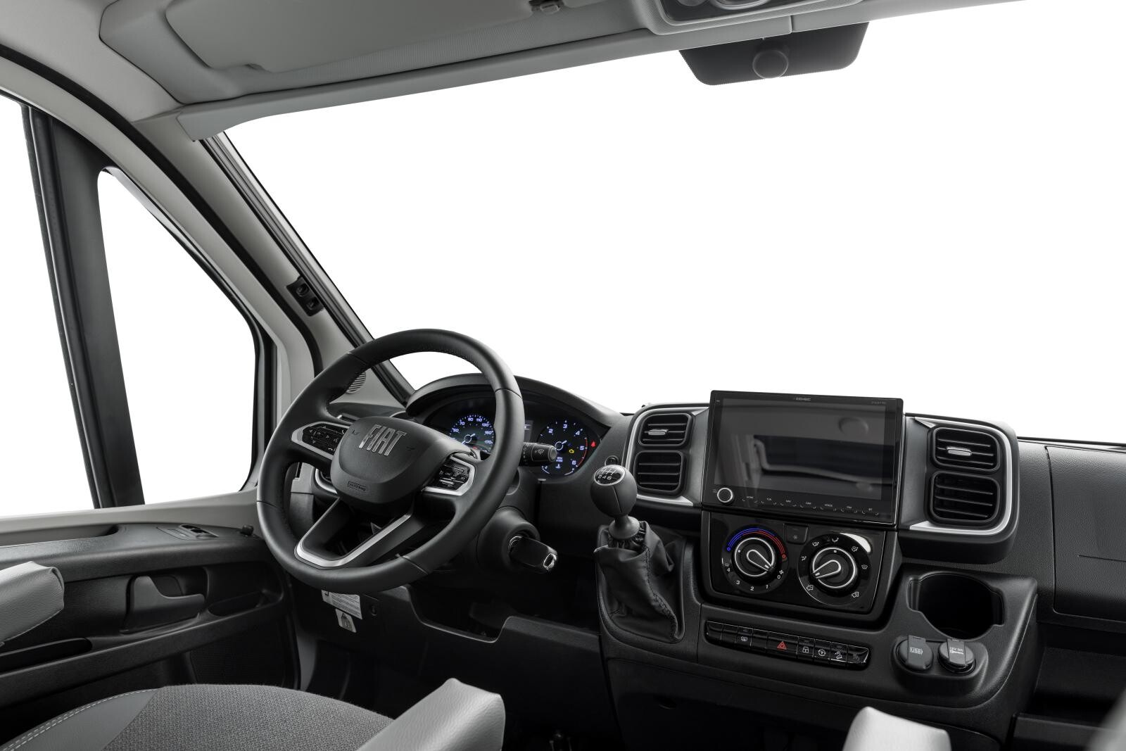 Les camper vans Etrusco, version standard ou Plus, sont greffés au Fiat Ducato 140 ch, la puissance 180 cj et le boite auto sont en option.